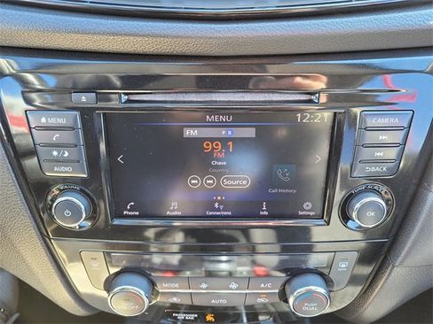 Used 2020 Nissan Rogue SV image 31