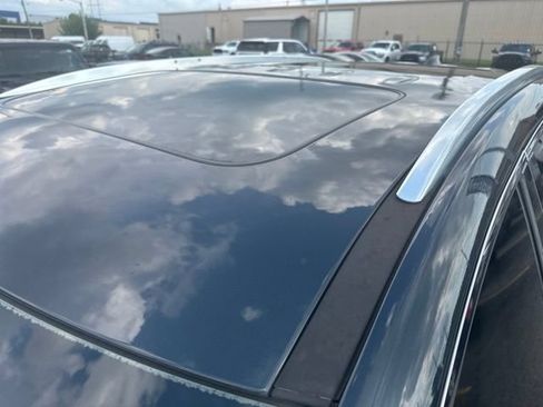 Used 2020 Buick Enclave Essence w/ Sound and Sites Package FWD image 12