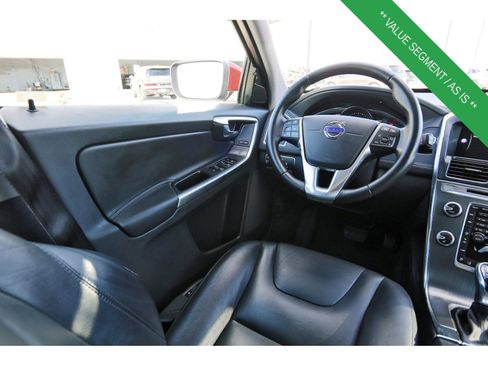 Used 2016 Volvo XC60 T5 Platinum image 10