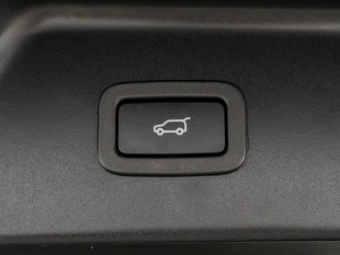 Used 2021 Land Rover Range Rover Autobiography Fifty Edition image 13