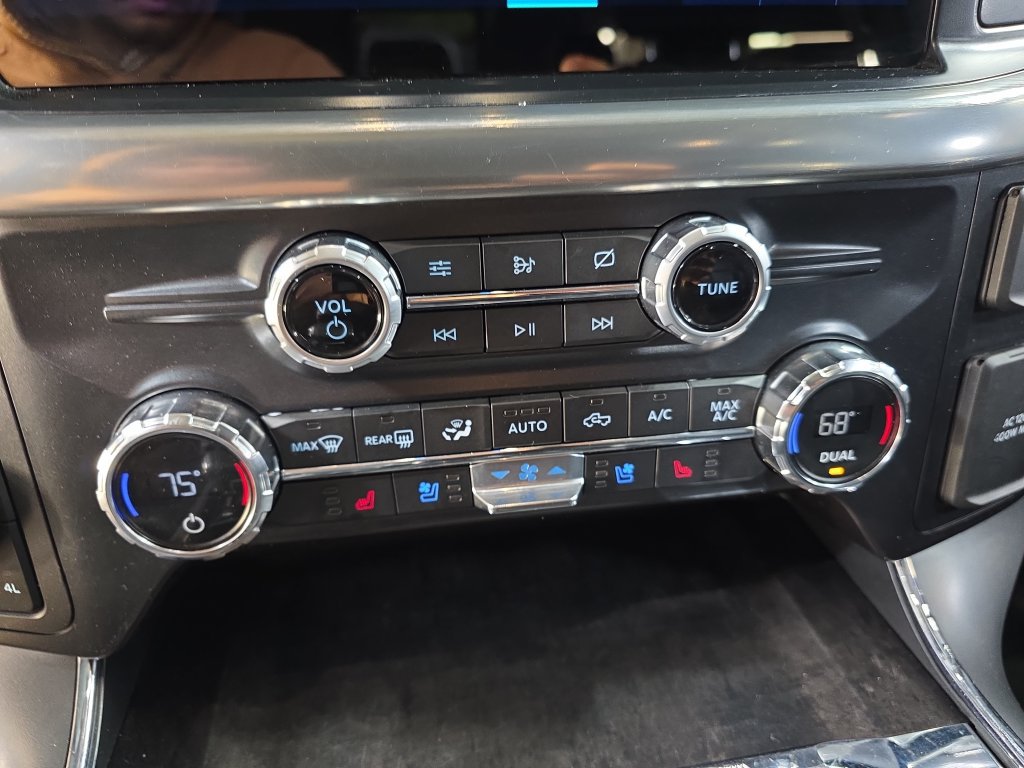 Used 2021 Ford F150 Lariat AWD/4WD image 23