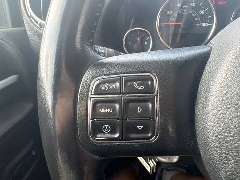 Used 2017 Jeep Wrangler Sahara w/ Connectivity Group AWD/4WD image 15