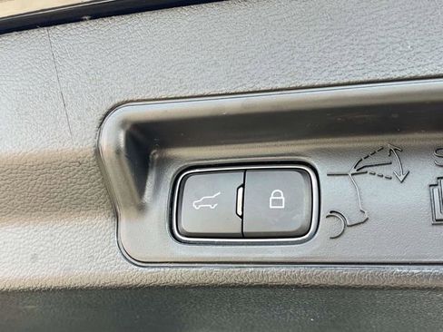 Used 2022 Ford Explorer XLT AWD/4WD image 22