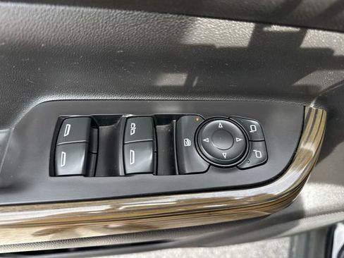 Used 2020 GMC Acadia SLE w/ Driver Convenience Package FWD image 22