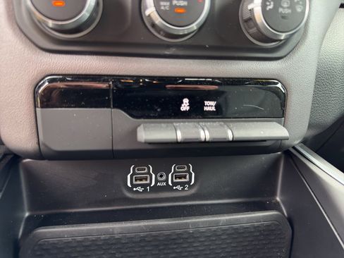Used 2023 RAM 1500 Big Horn AWD/4WD image 32
