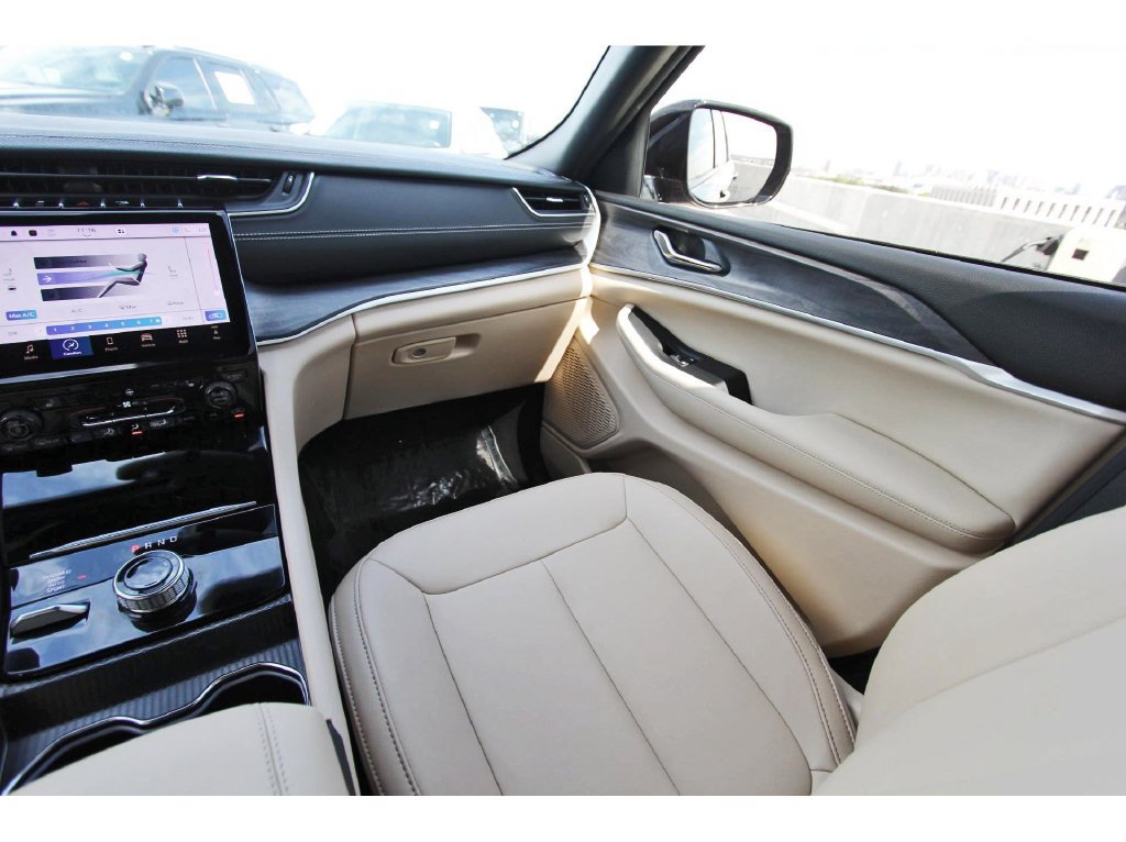 Used 2024 Jeep Grand Cherokee Limited AWD/4WD image 10