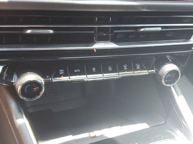 New 2026 Chevrolet Traverse RS w/ LPO, Floor Liner Package FWD image 27