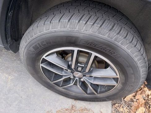 Used 2017 Jeep Grand Cherokee Trailhawk image 3