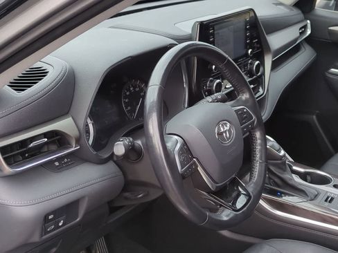 Used 2021 Toyota Highlander Limited AWD/4WD image 10