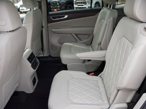 Used 2024 Volkswagen Atlas SEL Premium R-Line image 18