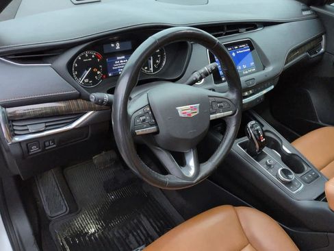 Used 2020 Cadillac XT4 Premium Luxury image 2