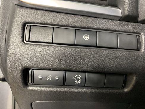 Used 2023 Nissan Rogue SV image 18