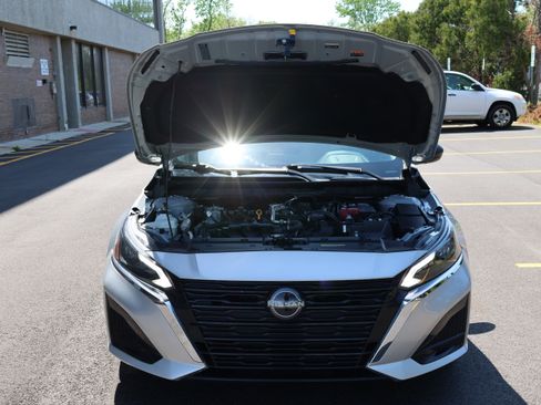 Used 2024 Nissan Altima 2.5 SV FWD image 11