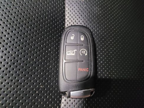 Used 2019 Jeep Cherokee Limited image 32