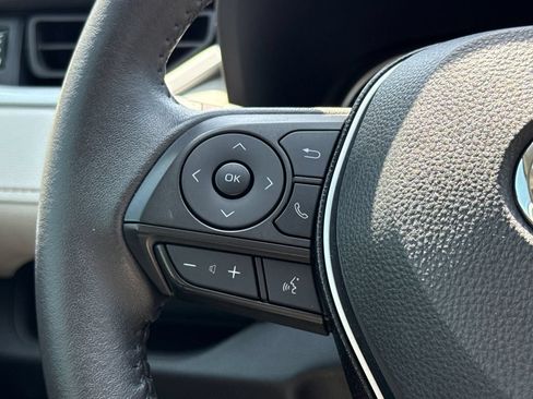 Used 2021 Toyota RAV4 XLE Premium FWD image 28