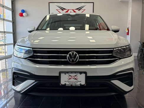 Used 2022 Volkswagen Tiguan SE AWD/4WD image 2