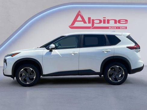 Used 2025 Nissan Rogue SV AWD/4WD image 2