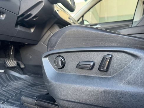 Used 2021 Volkswagen Tiguan SE image 19