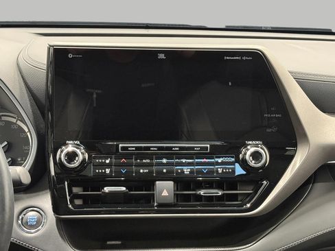 Used 2022 Toyota Highlander Limited image 19