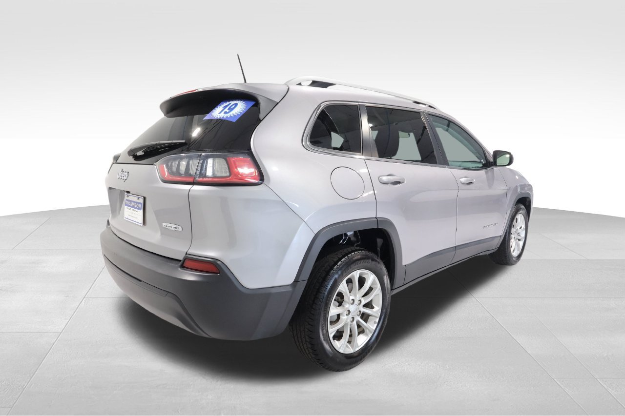 Used 2019 Jeep Cherokee Latitude w/ Popular Appearance Group FWD image 3
