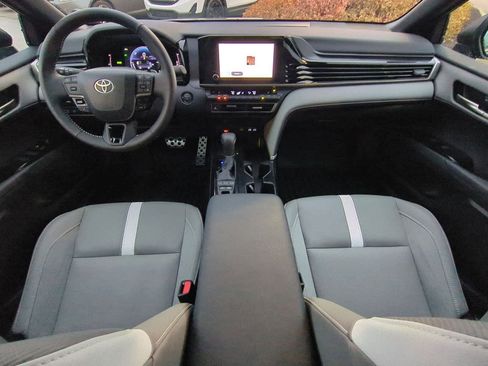Used 2025 Toyota Camry SE image 16