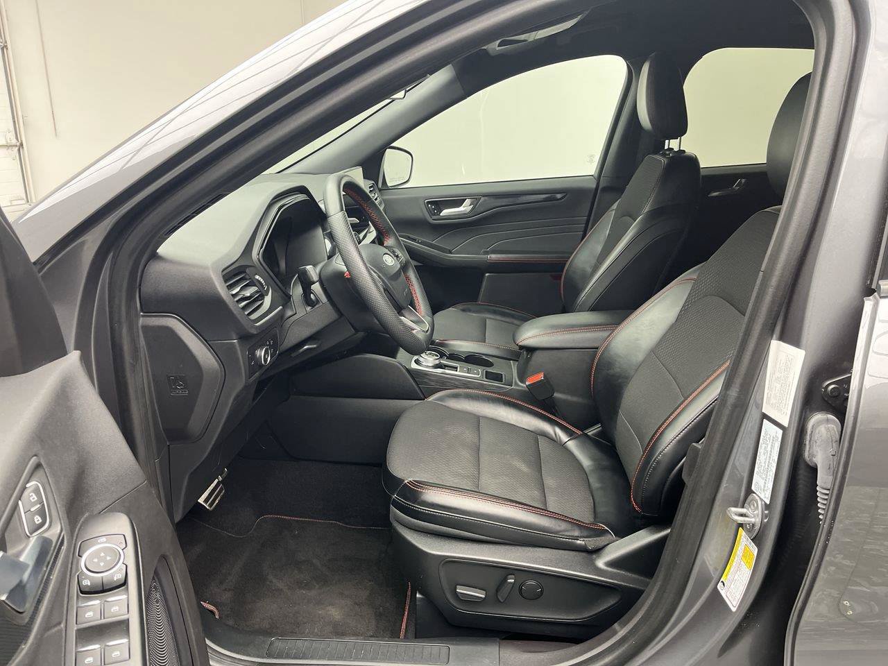 Used 2023 Ford Escape ST-Line Select w/ Tech Pack #1 AWD/4WD image 3