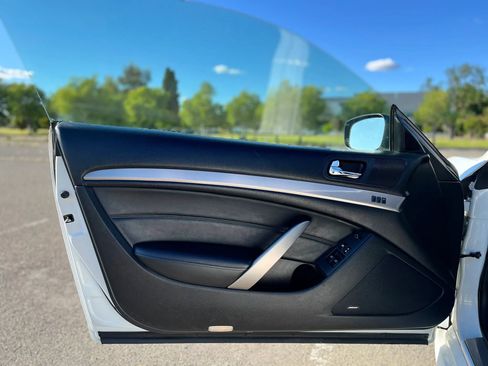 Used 2012 INFINITI G37 Journey w/ Premium Pkg image 9