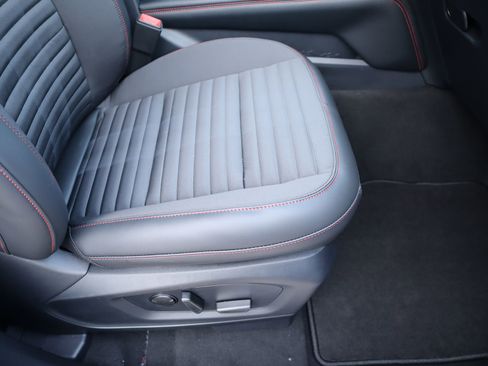 New 2026 Ford Explorer ST-Line w/ ST-Line Street Pack image 16