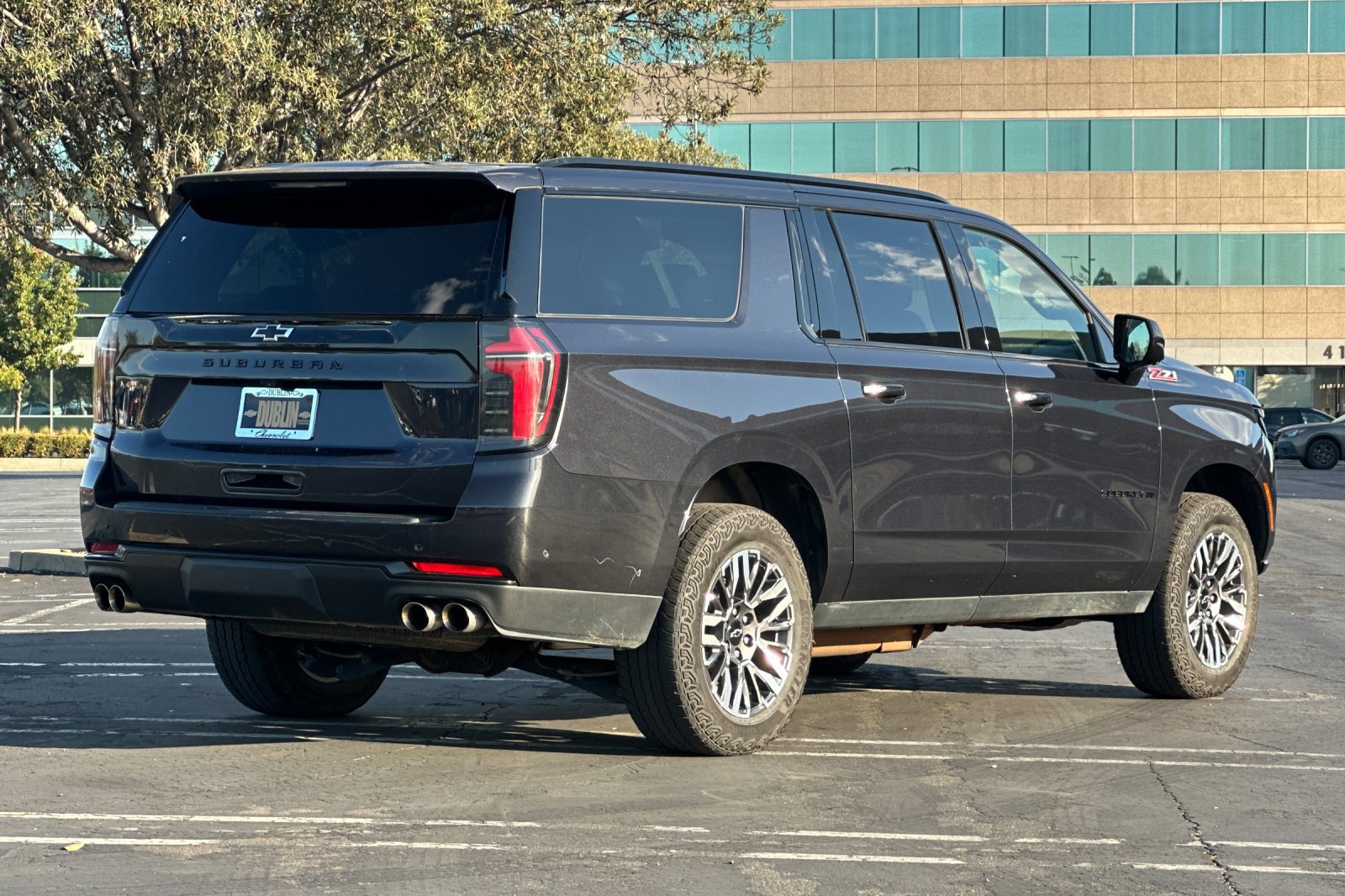 Used 2025 Chevrolet Suburban Z71 AWD/4WD image 4