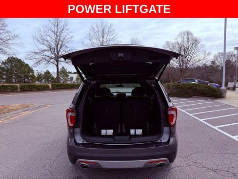 Used 2017 Ford Explorer XLT w/ Equipment Group 202A image 7