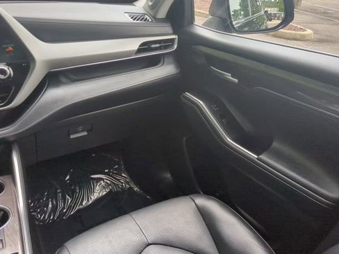 Used 2021 Toyota Highlander Platinum image 16