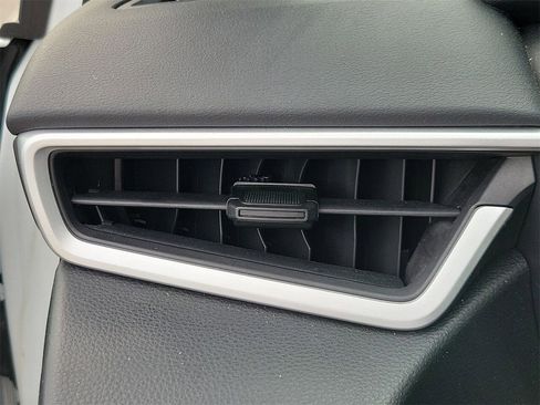 Used 2025 Toyota Corolla LE image 30