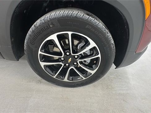 Used 2025 Chevrolet TrailBlazer LT w/ Driver Confidence Package image 9