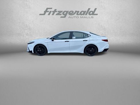 Used 2026 Toyota Camry Hybrid w/ Multimedia Upgrade Package FWD image 5