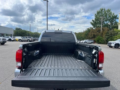 Used 2022 Toyota Tacoma SR5 w/ Technology Package AWD/4WD image 17