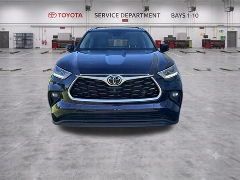 Used 2022 Toyota Highlander Limited AWD/4WD image 3