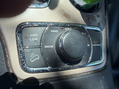 Used 2017 Jeep Grand Cherokee Limited AWD/4WD image 18