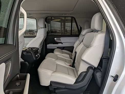 Used 2025 Ford Expedition Max Platinum image 16