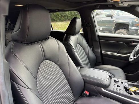 Certified 2025 Toyota Highlander XSE AWD/4WD image 17