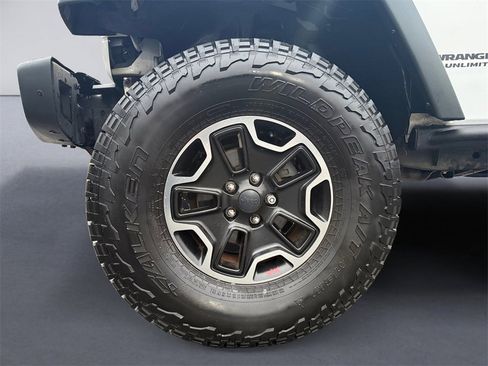 Used 2017 Jeep Wrangler Unlimited Rubicon image 9