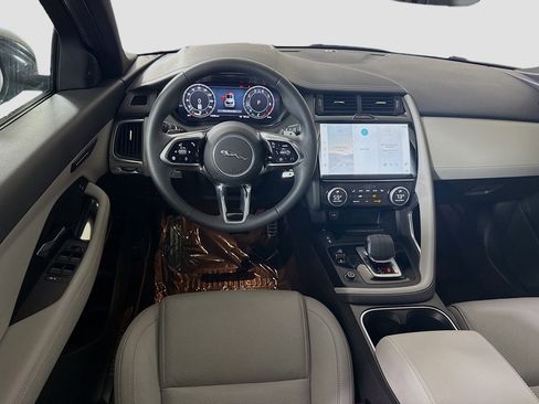 Used 2024 Jaguar E-PACE R-Dynamic SE image 17