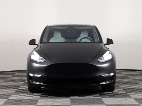 Used 2022 Tesla Model Y Long Range image 12
