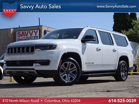 Used 2024 Jeep Wagoneer L Series II w/ Flexible Seating Group AWD/4WD image 1
