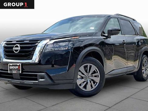 Certified 2025 Nissan Pathfinder SV FWD image 1