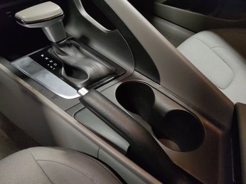 Used 2025 Hyundai Elantra SE image 26