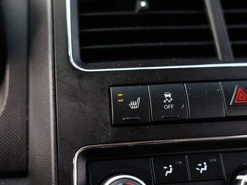 Used 2010 Dodge Journey R/T w/ Navigation & Sound Group I image 30