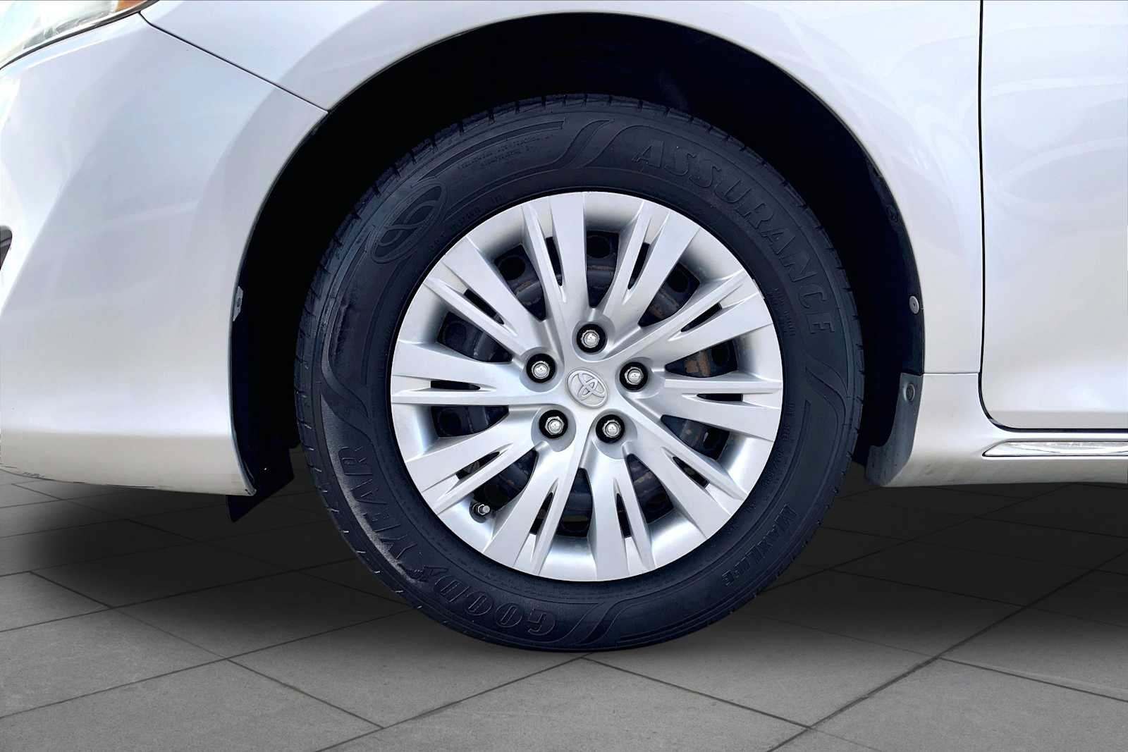 Used 2012 Toyota Camry LE FWD image 10