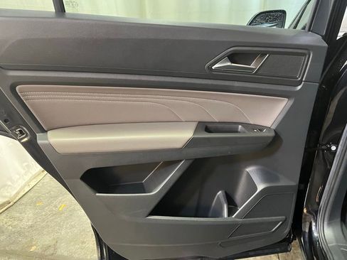 Certified 2023 Volkswagen Atlas Cross Sport SEL R-Line image 24