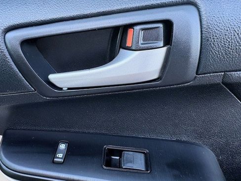 Used 2012 Toyota Camry L image 11