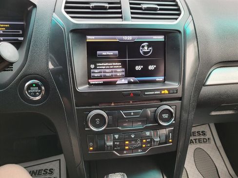 Used 2016 Ford Explorer XLT w/ Equipment Group 201A FWD image 18